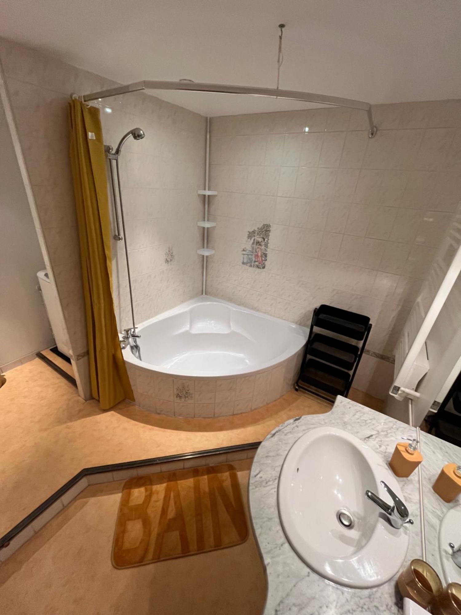 Joli Situe A Apartment