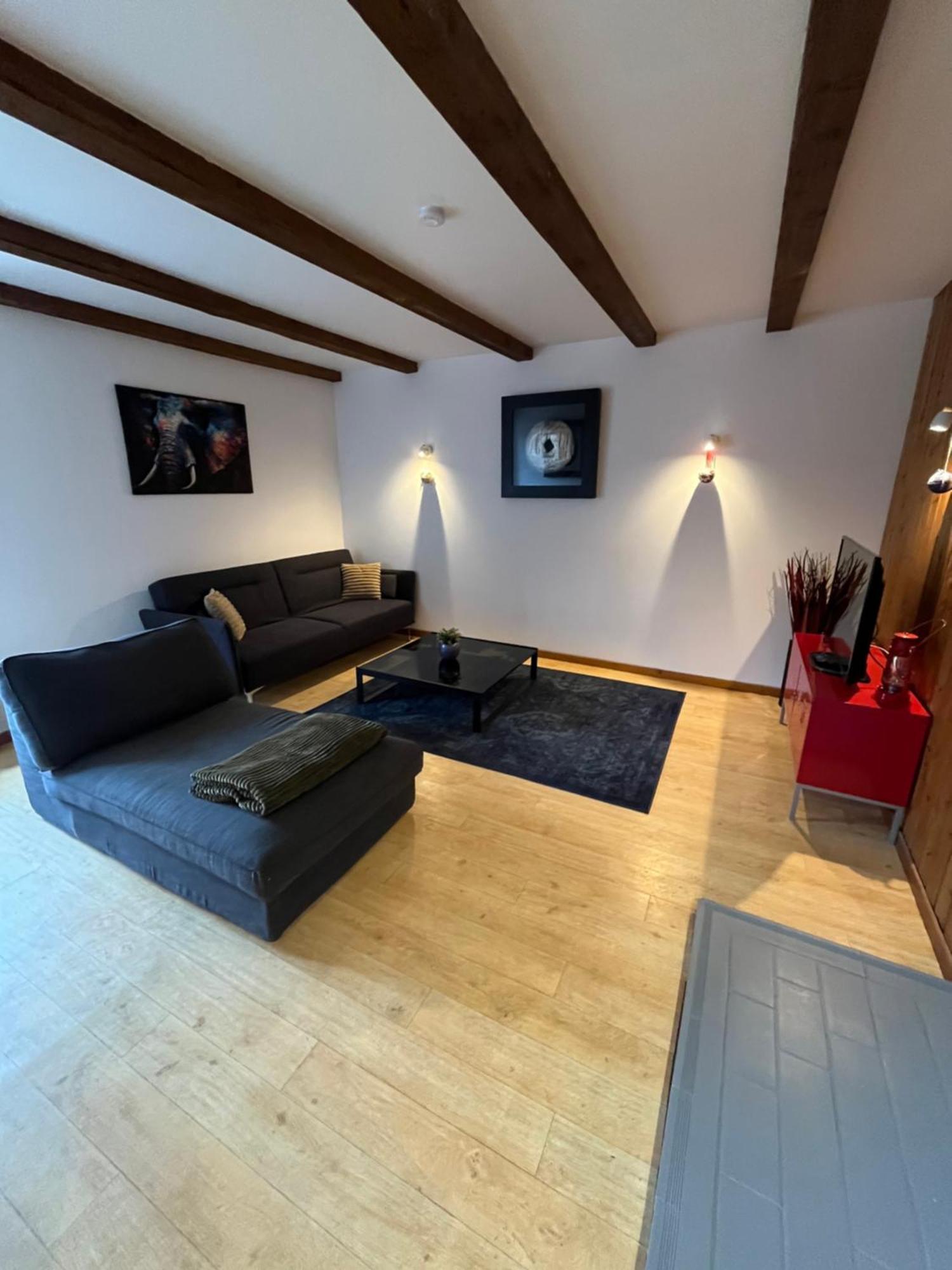 Joli Situe A Apartment *